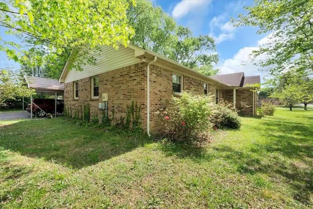 283 Pine Grove Road Smithville TN 37166
