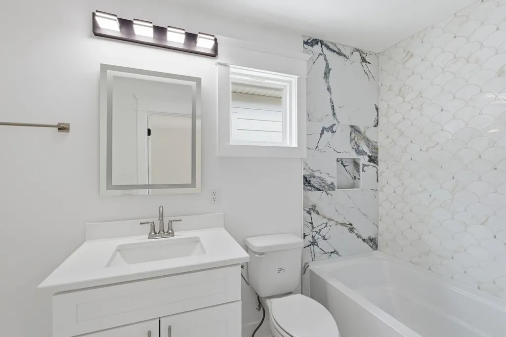 2006B 10th Ave, N Nashville TN 37208
