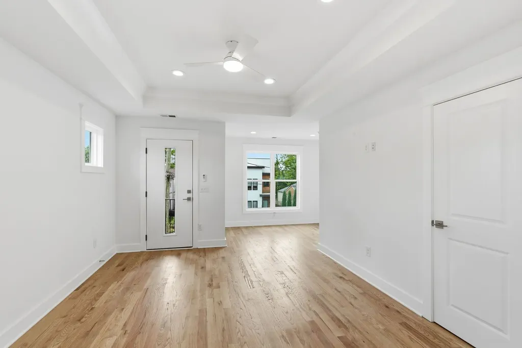 2006B 10th Ave, N Nashville TN 37208