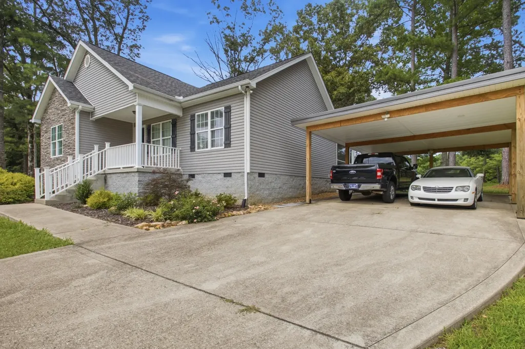 212 Pine Hill Drive Waverly TN 37185