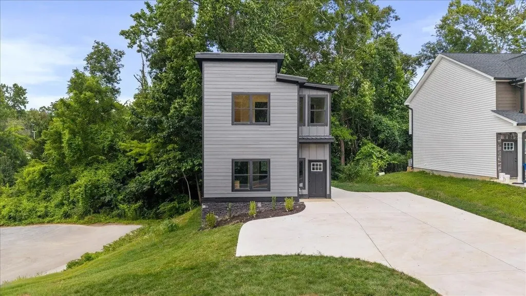 3008 Henderson Avenue, NW Cleveland TN 37312