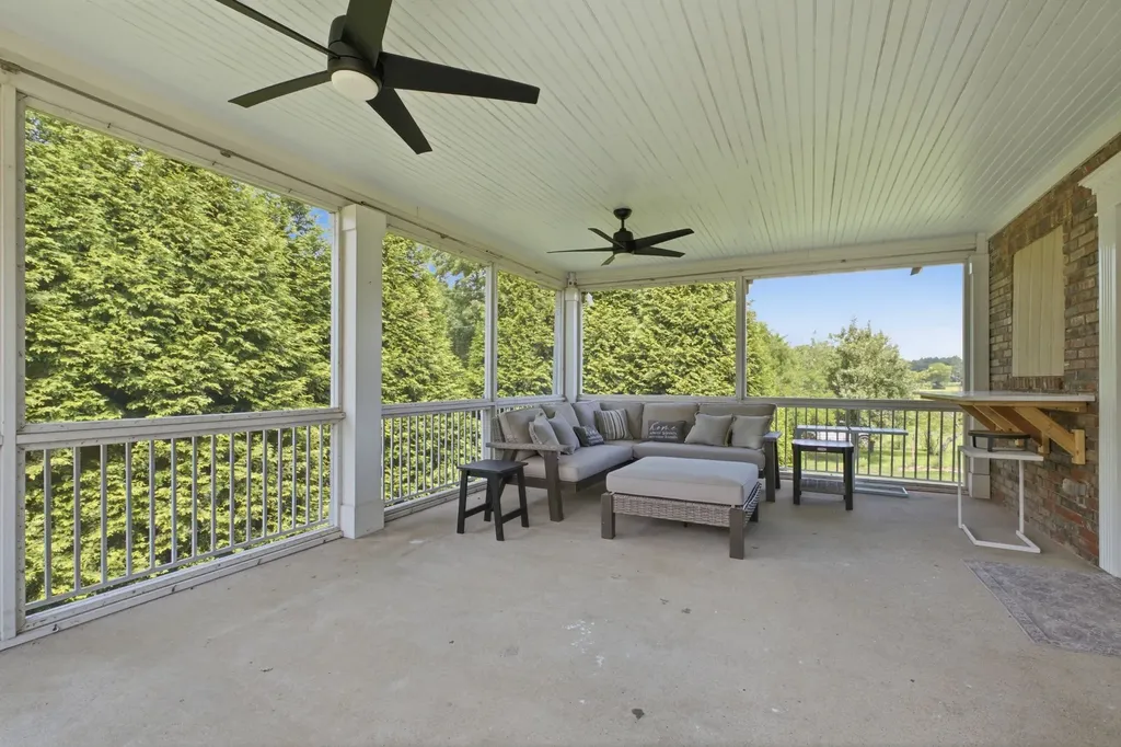 444 Old Pond Lane Dickson TN 37055