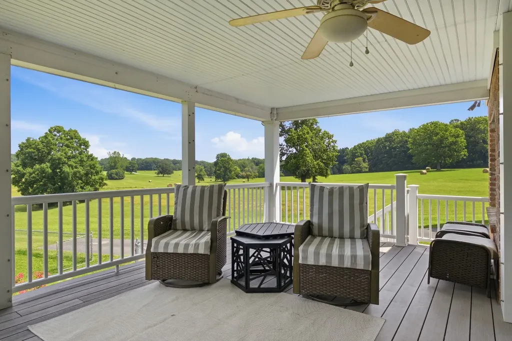 444 Old Pond Lane Dickson TN 37055