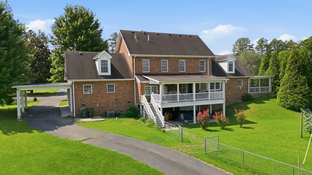 444 Old Pond Lane Dickson TN 37055