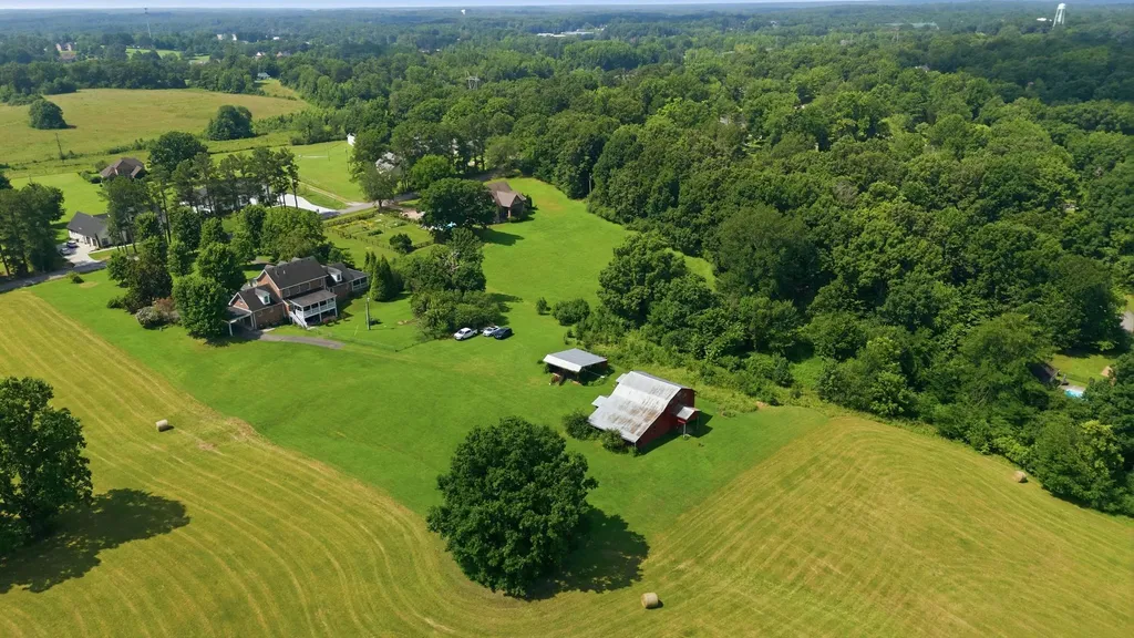 444 Old Pond Lane Dickson TN 37055