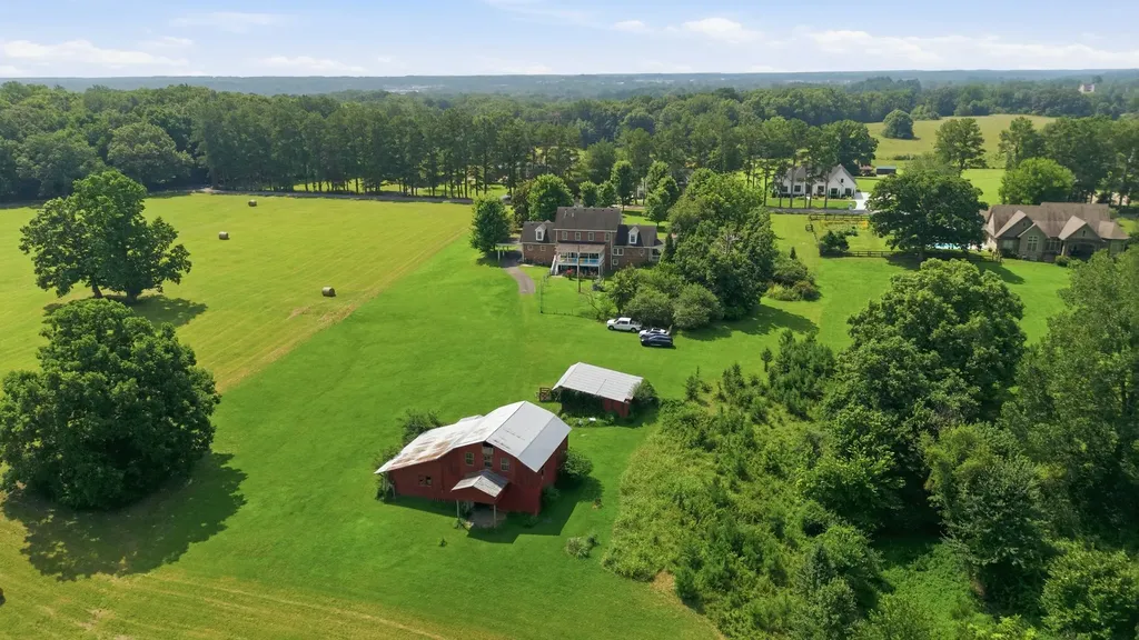 444 Old Pond Lane Dickson TN 37055