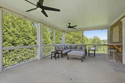 444 Old Pond Lane Dickson TN 37055