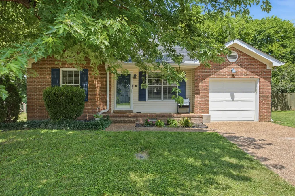 365 N Birchwood Drive Hendersonville TN 37075