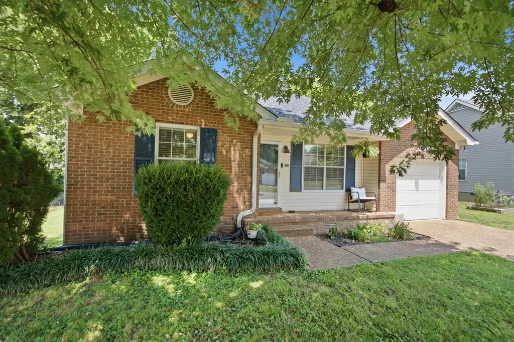 365 N Birchwood Drive Hendersonville TN 37075