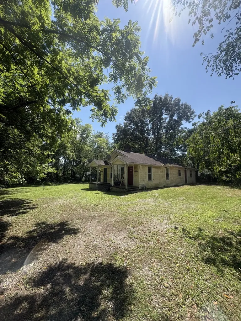 588 19th Ave, W Springfield TN 37172