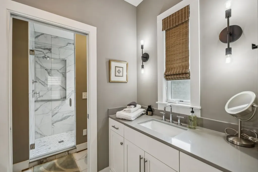 1007 10th Avenue N Nashville TN 37208