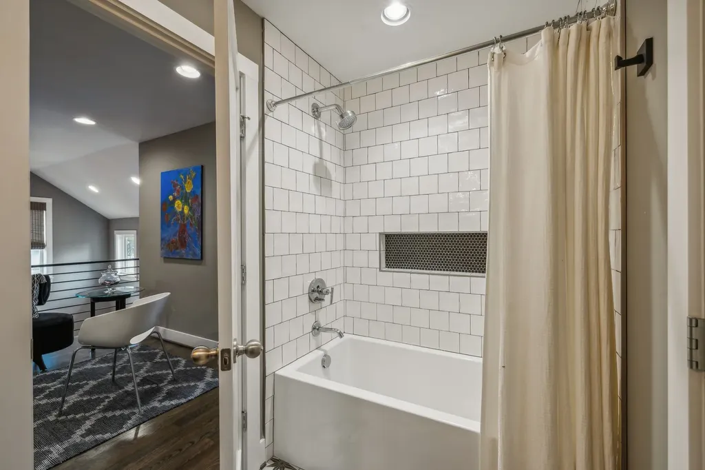 1007 10th Avenue N Nashville TN 37208