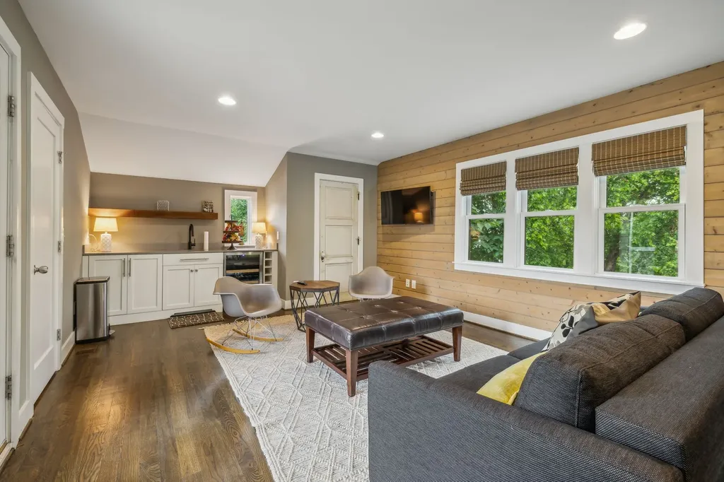 1007 10th Avenue N Nashville TN 37208