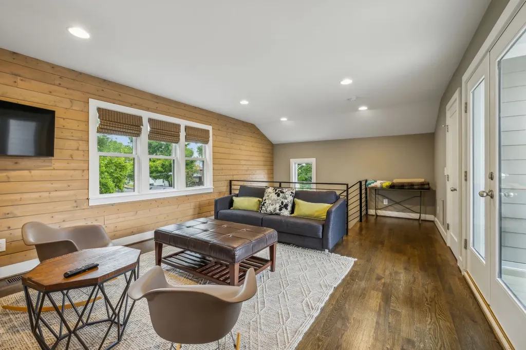 1007 10th Avenue N Nashville TN 37208