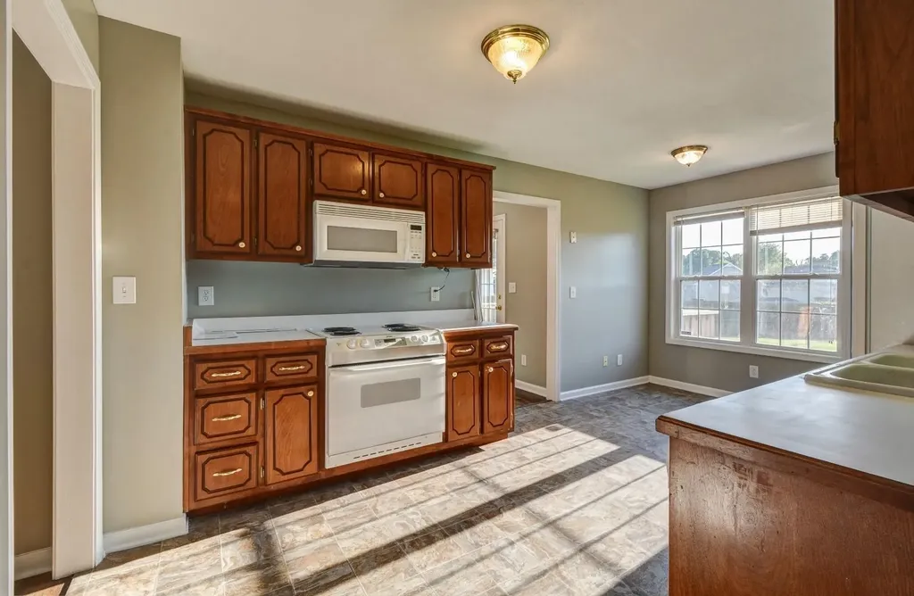 1634 Windriver Clarksville TN 37042