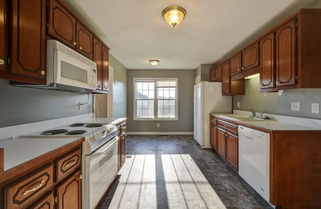 1634 Windriver Clarksville TN 37042