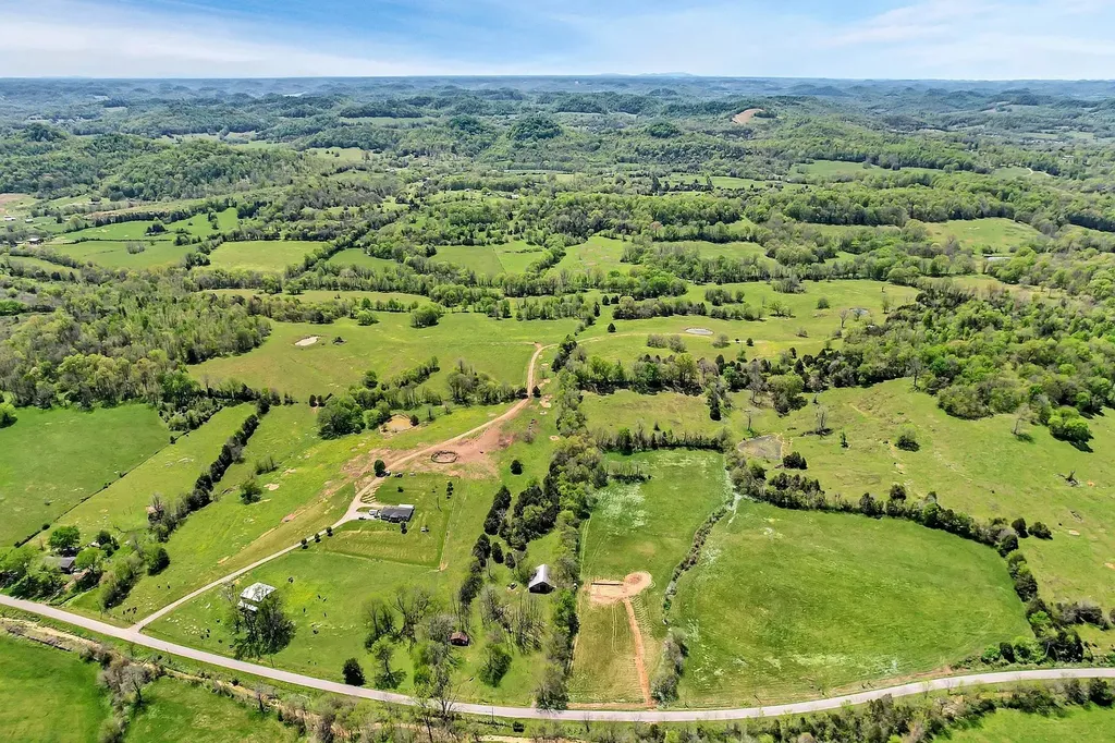 290 Gladdice Road Pleasant Shade TN 37145