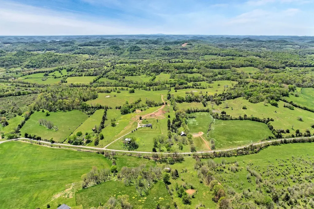 290 Gladdice Road Pleasant Shade TN 37145