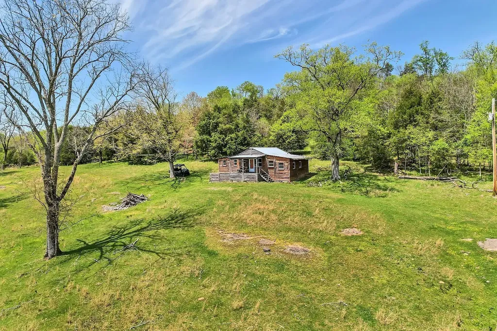 290 Gladdice Road Pleasant Shade TN 37145