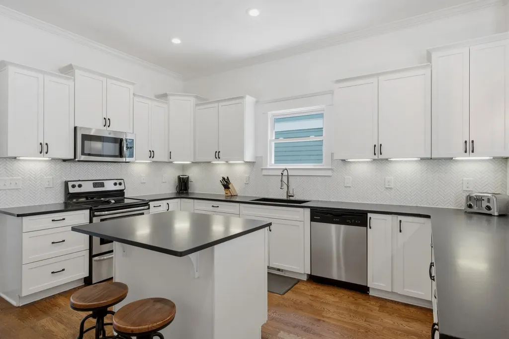 1211B Montgomery Avenue Nashville TN 37207