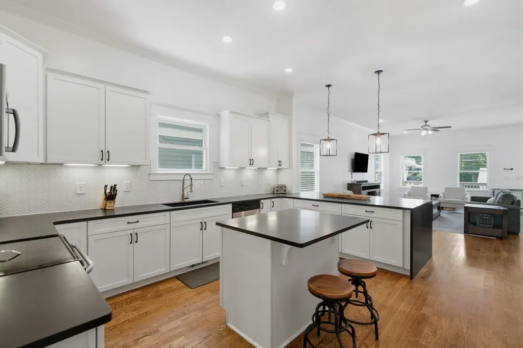 1211B Montgomery Avenue Nashville TN 37207