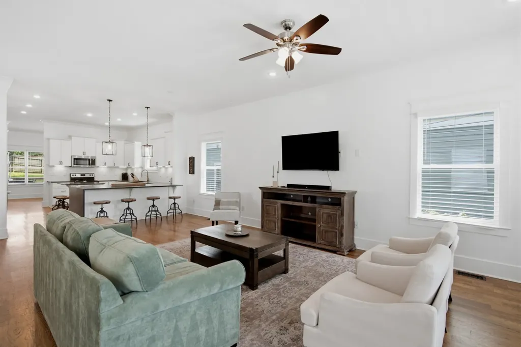 1211B Montgomery Avenue Nashville TN 37207