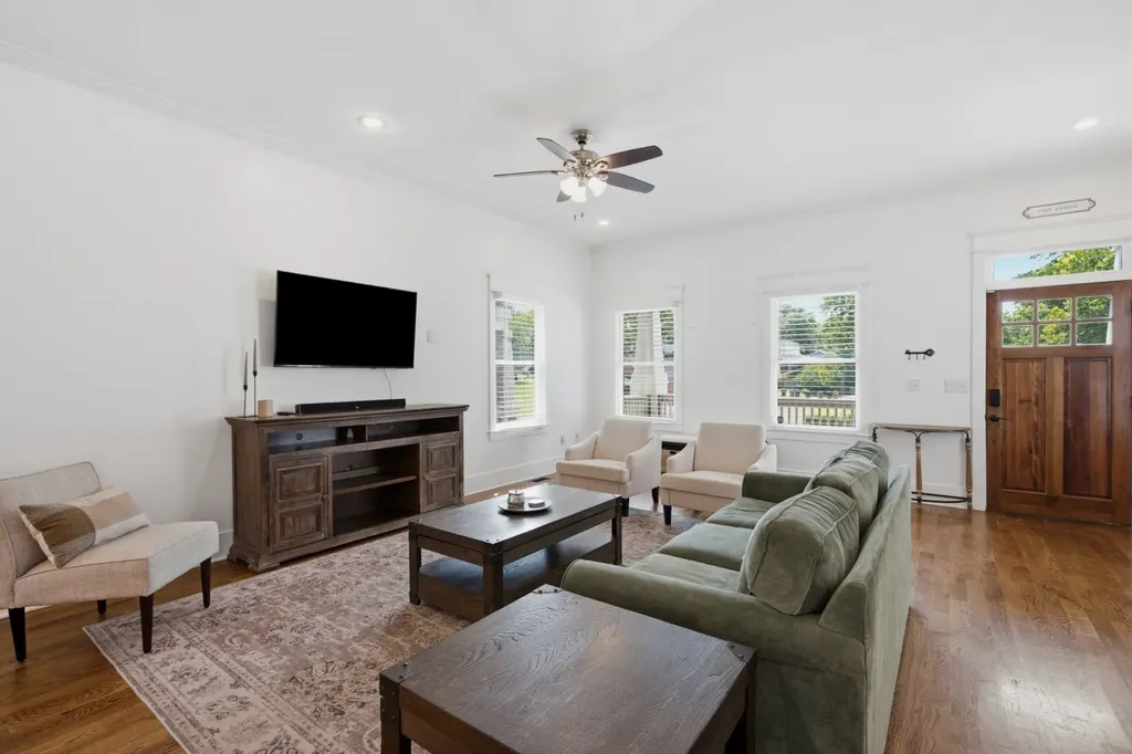 1211B Montgomery Avenue Nashville TN 37207