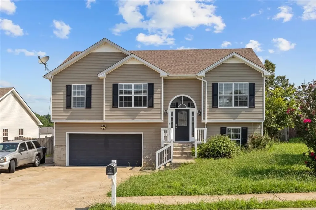 1613 Broad Circle Clarksville TN 37042