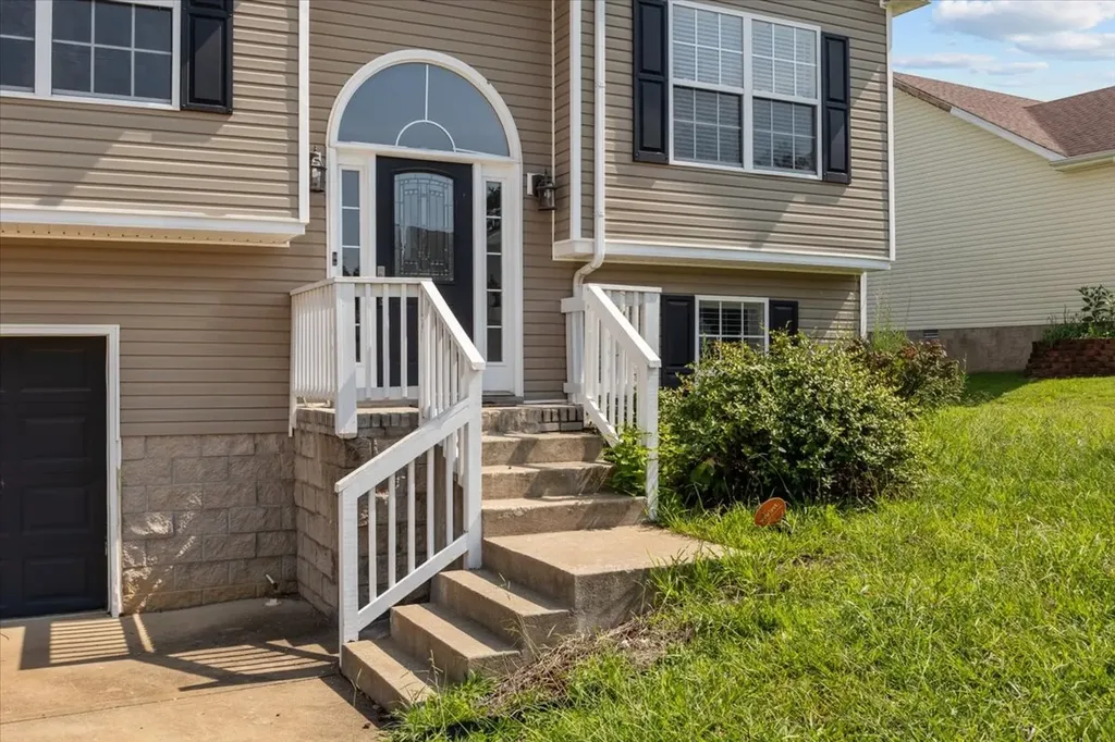 1613 Broad Circle Clarksville TN 37042