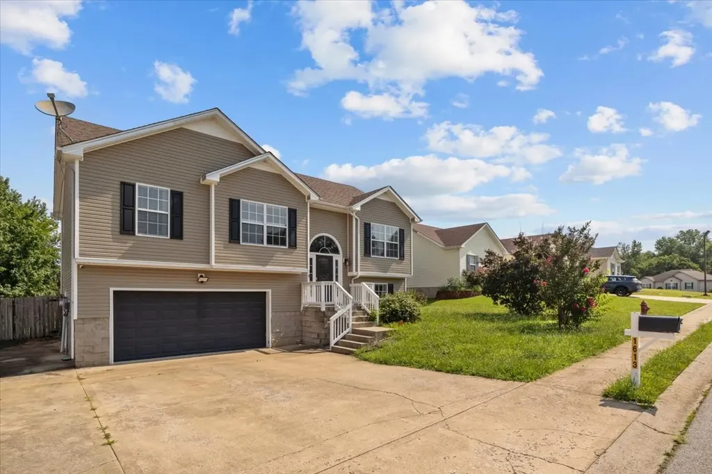 1613 Broad Circle Clarksville TN 37042