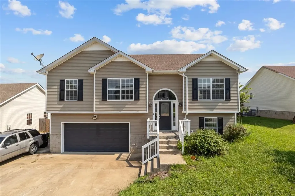 1613 Broad Circle Clarksville TN 37042