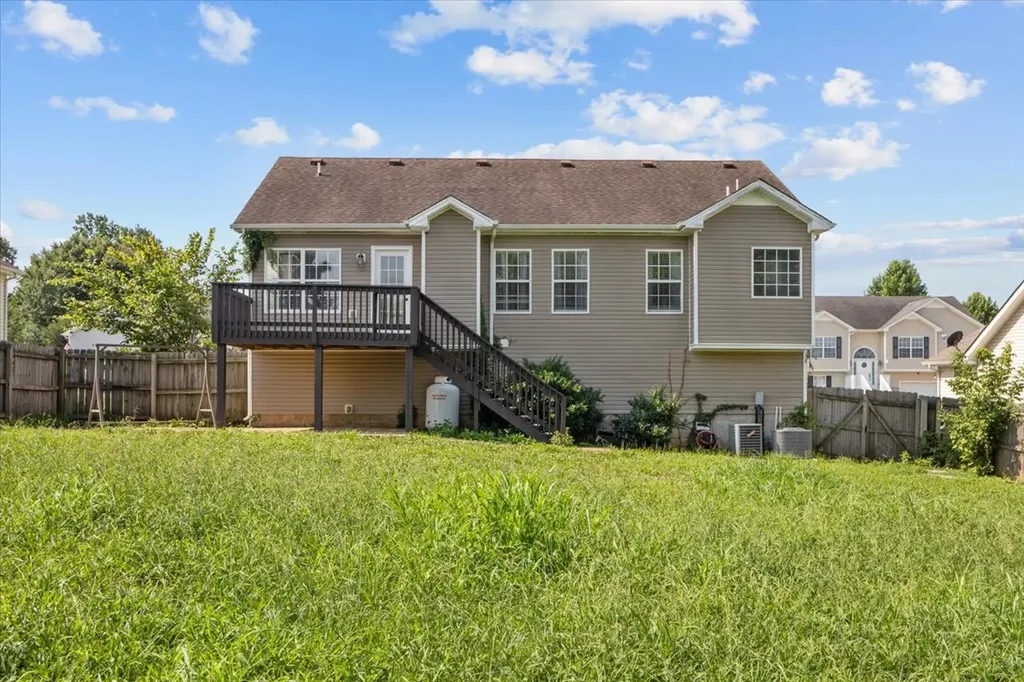 1613 Broad Circle Clarksville TN 37042