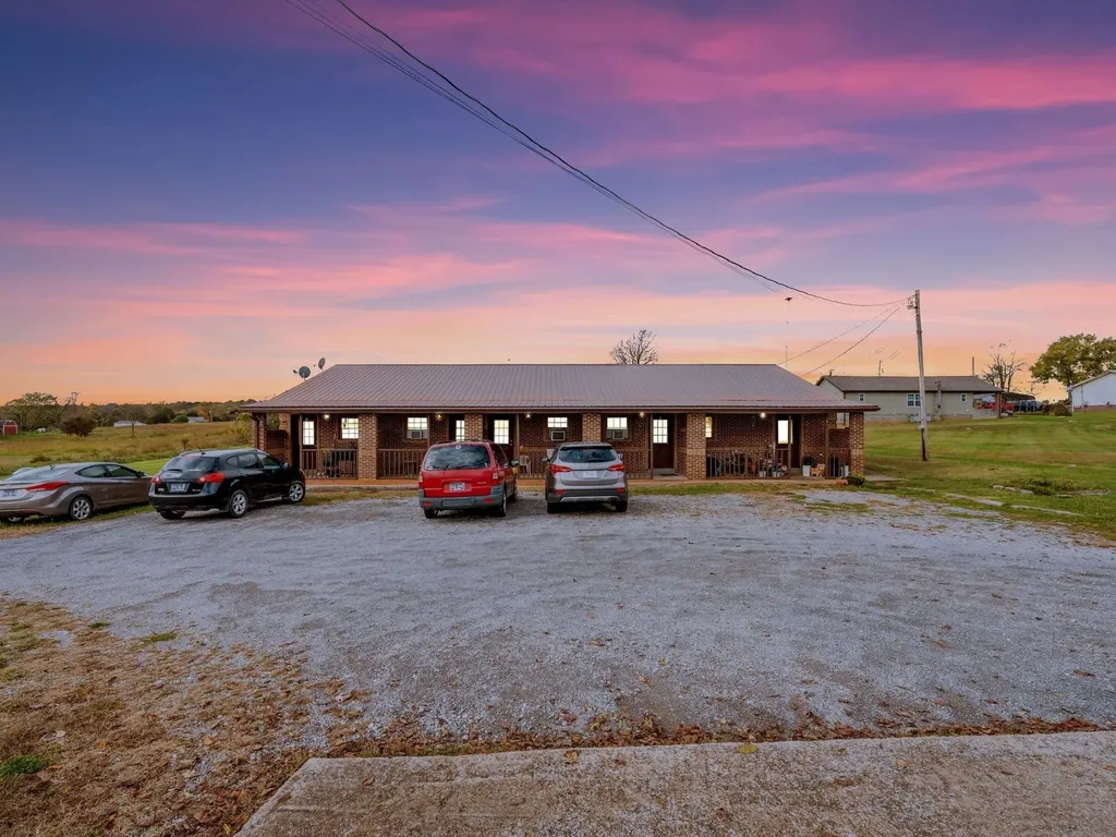 4921 Highway 48, N Nunnelly TN 37137