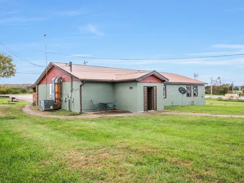 4921 Highway 48, N Nunnelly TN 37137