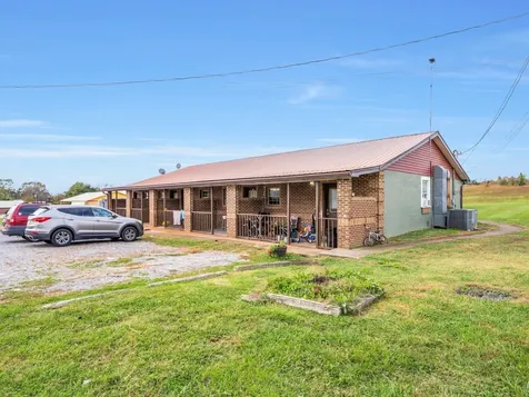 4921 Highway 48, N Nunnelly TN 37137