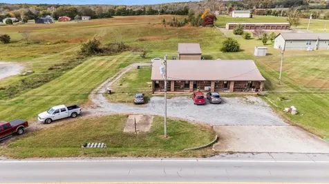 4921 Highway 48, N Nunnelly TN 37137