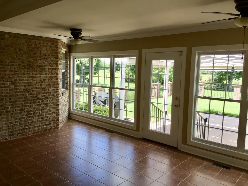 379 Bell Dr, W Winchester TN 37398