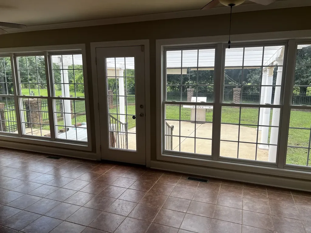 379 Bell Dr, W Winchester TN 37398