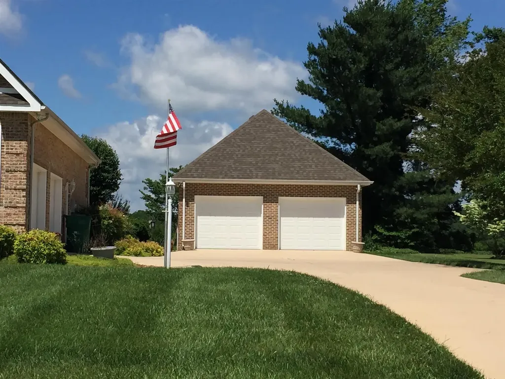 379 Bell Dr, W Winchester TN 37398