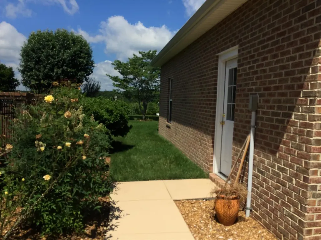 379 Bell Dr, W Winchester TN 37398