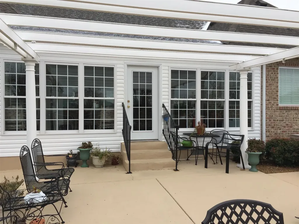 379 Bell Dr, W Winchester TN 37398