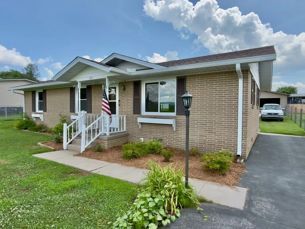 925 Old Mcminnville Road Woodbury TN 37190
