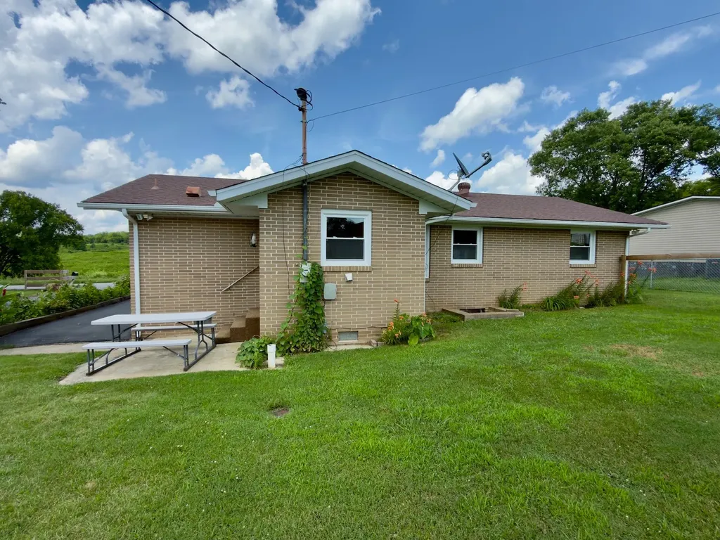 925 Old Mcminnville Road Woodbury TN 37190