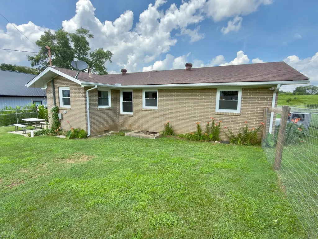 925 Old Mcminnville Road Woodbury TN 37190