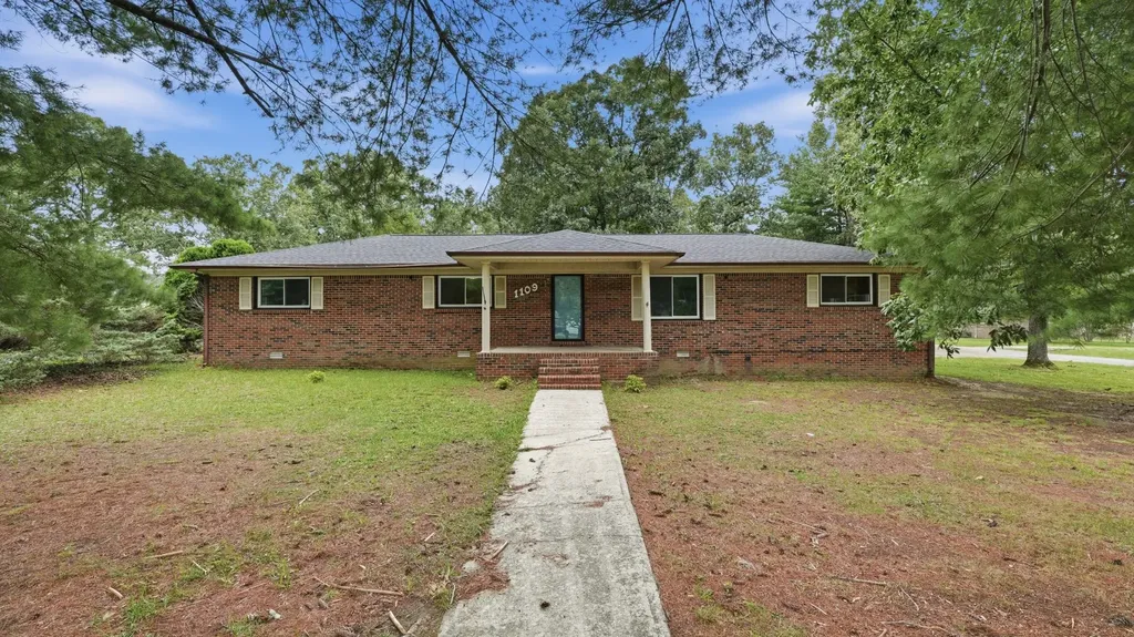 1109 Mcmahan Street Manchester TN 37355