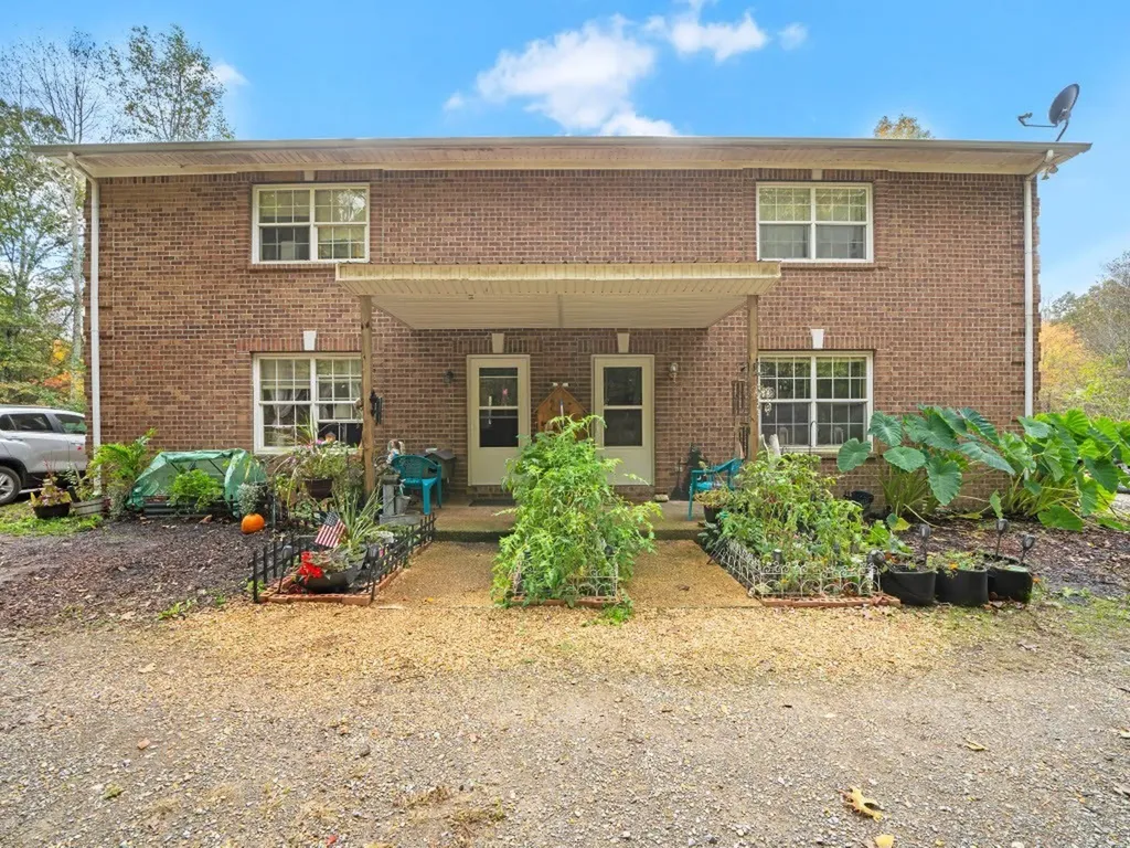 10116 Sneed Point Lyles TN 37098