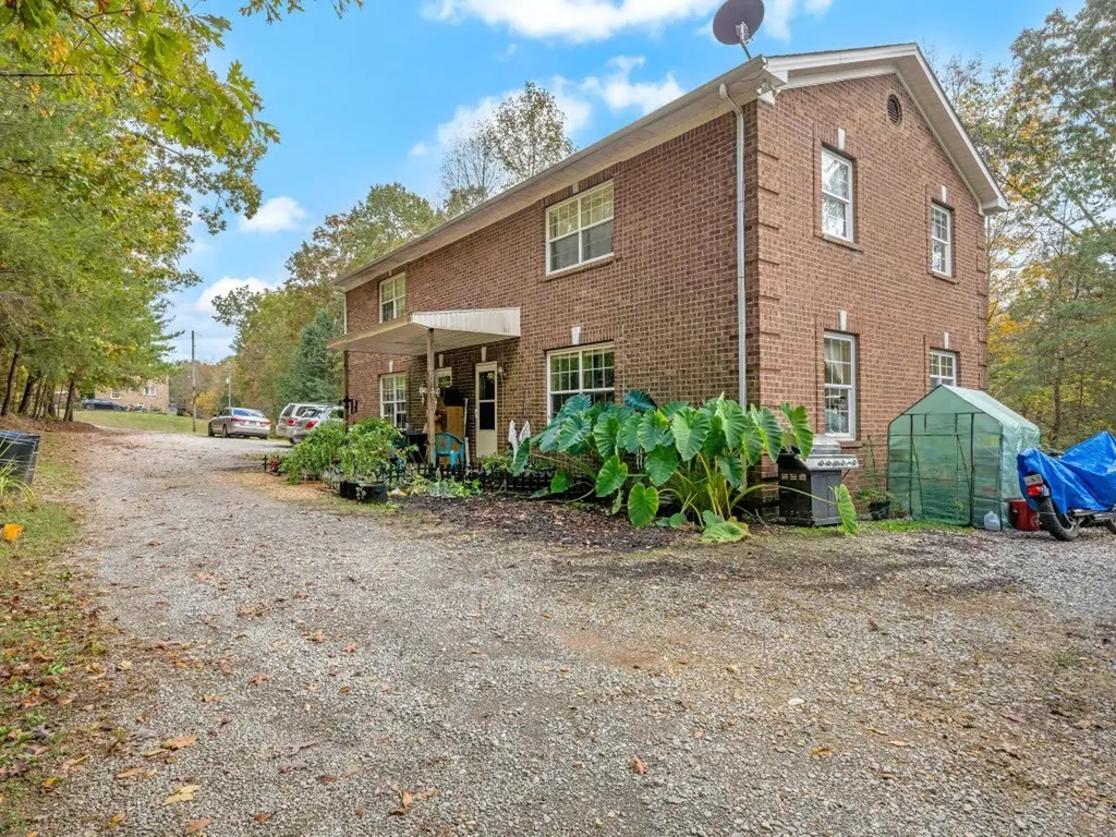 10116 Sneed Point Lyles TN 37098