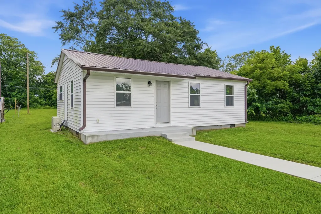 305 S Polk Street Tullahoma TN 37388