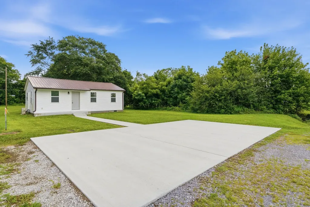305 S Polk Street Tullahoma TN 37388