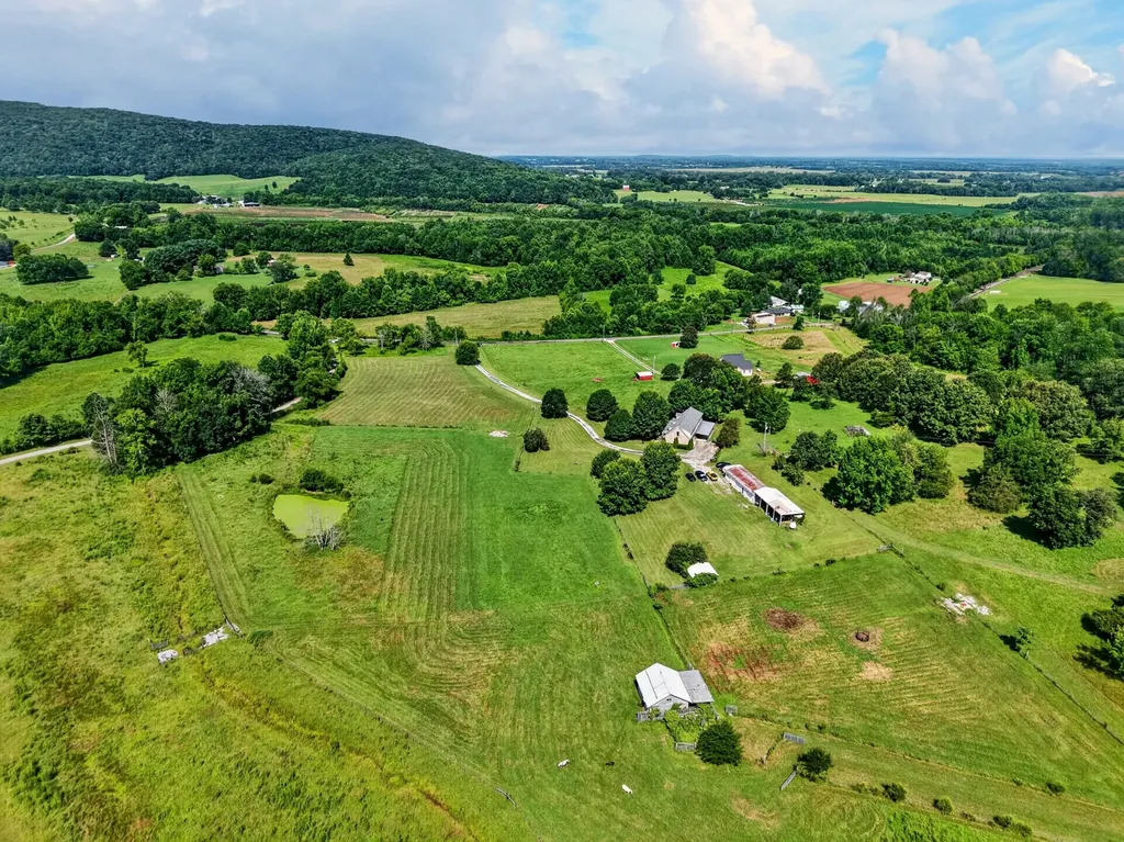 1377 Chestnut Grove Road Morrison TN 37357